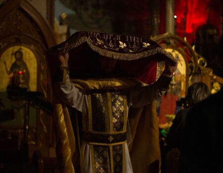 Father William Bennett during the procession with the Plaschanitsa over his head (Credit: Ania Gruszczyńska)