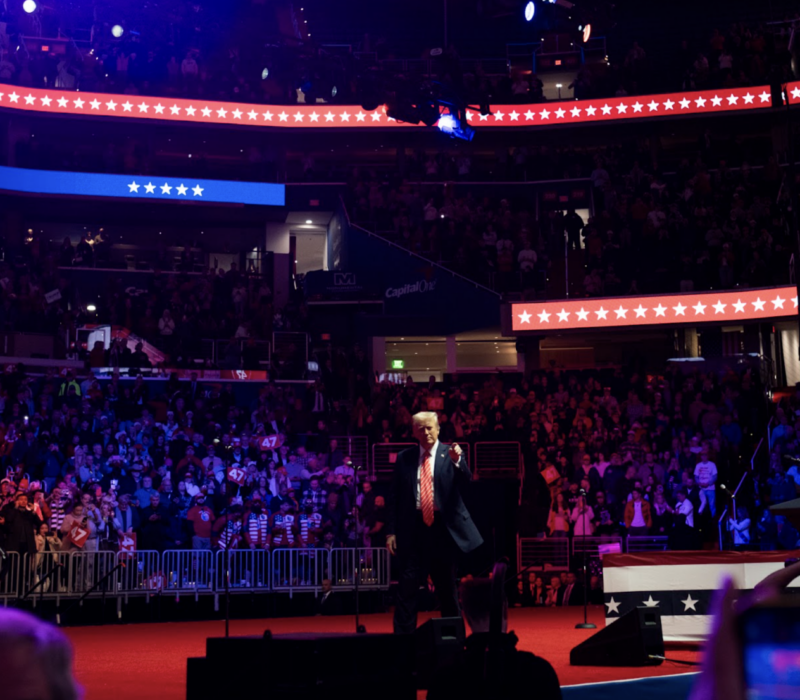 The crowd erupted when Trump took the stage. (Credit: Mariana Hernandez)