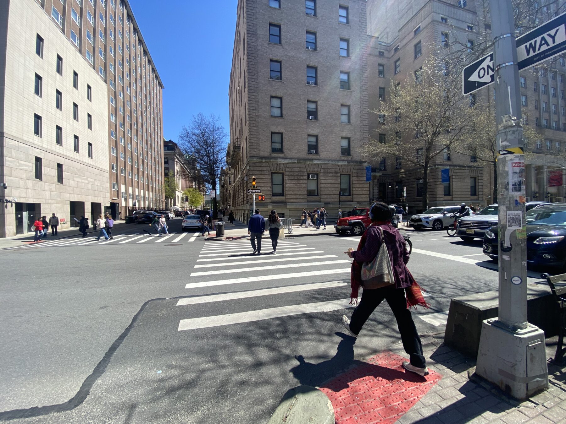Pedestrians navigate a crosswalk in Morningside Heights. (Credit: Hannah Weaver)