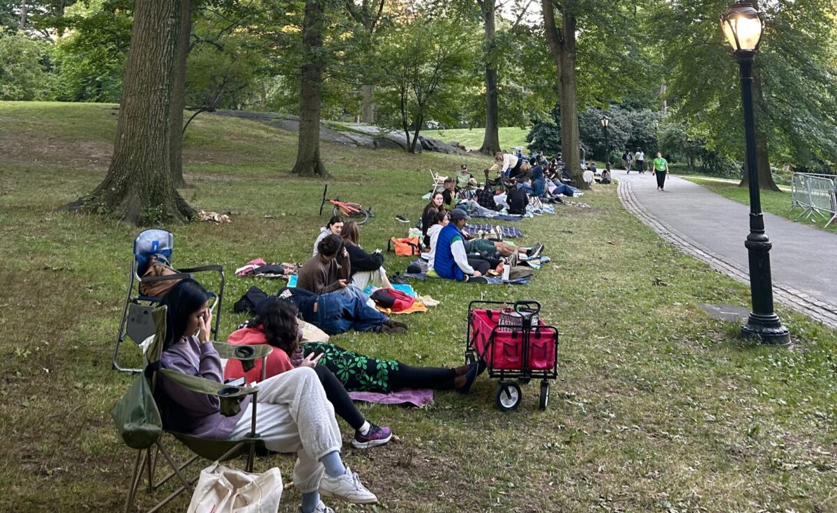 Line sitters wait for Shakespeare in the Park tickets. (Credit: Katherine Weyback)
