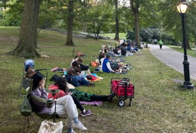 Line sitters wait for Shakespeare in the Park tickets. (Credit: Katherine Weyback)