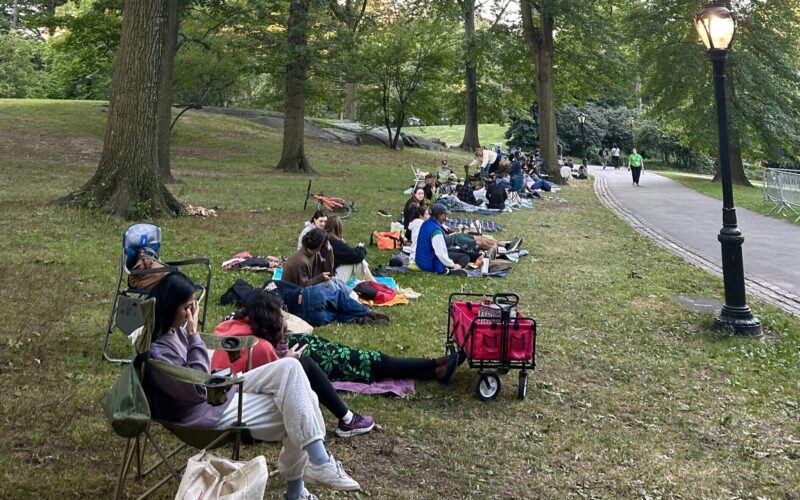 Line sitters wait for Shakespeare in the Park tickets. (Credit: Katherine Weyback)
