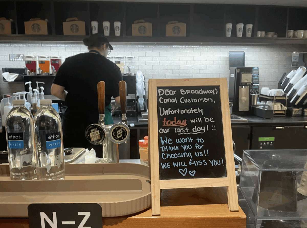Starbucks on Broadway and Canal bids farewell to its customers. (Credit: Genny Gottdiener)