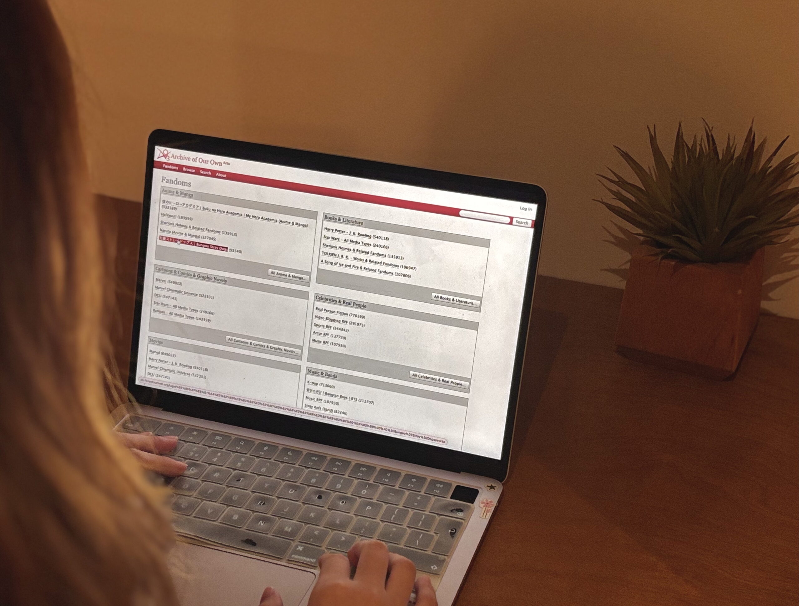 An avid fan fiction reader browsed trendy genres on AO3 website late at night to relax. (Credit: Kristen Shen)