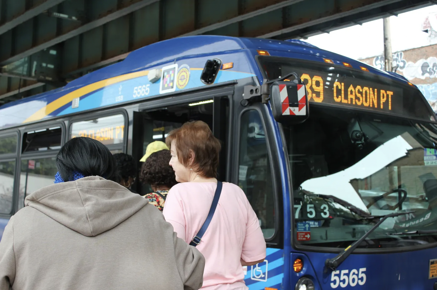 Riders line up to board the Bx39 bus at the corner of 233rd Street and White Plains Road. (Credit: Aleah Gatto)