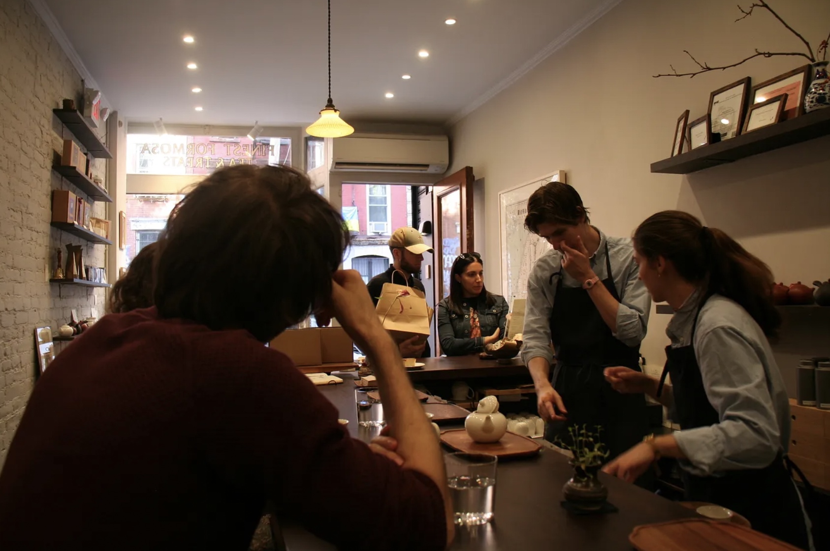 Té Co. employees navigate an afternoon rush ahead of the Mid-Autumn Festival. (Credit: Judah Duke)