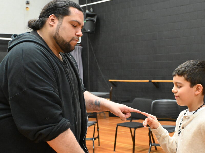 Torres taught a student to perform a little drama while going through a trick. (Credit: Hope Zhu)