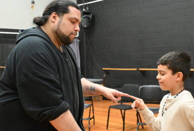 Torres taught a student to perform a little drama while going through a trick. (Credit: Hope Zhu)