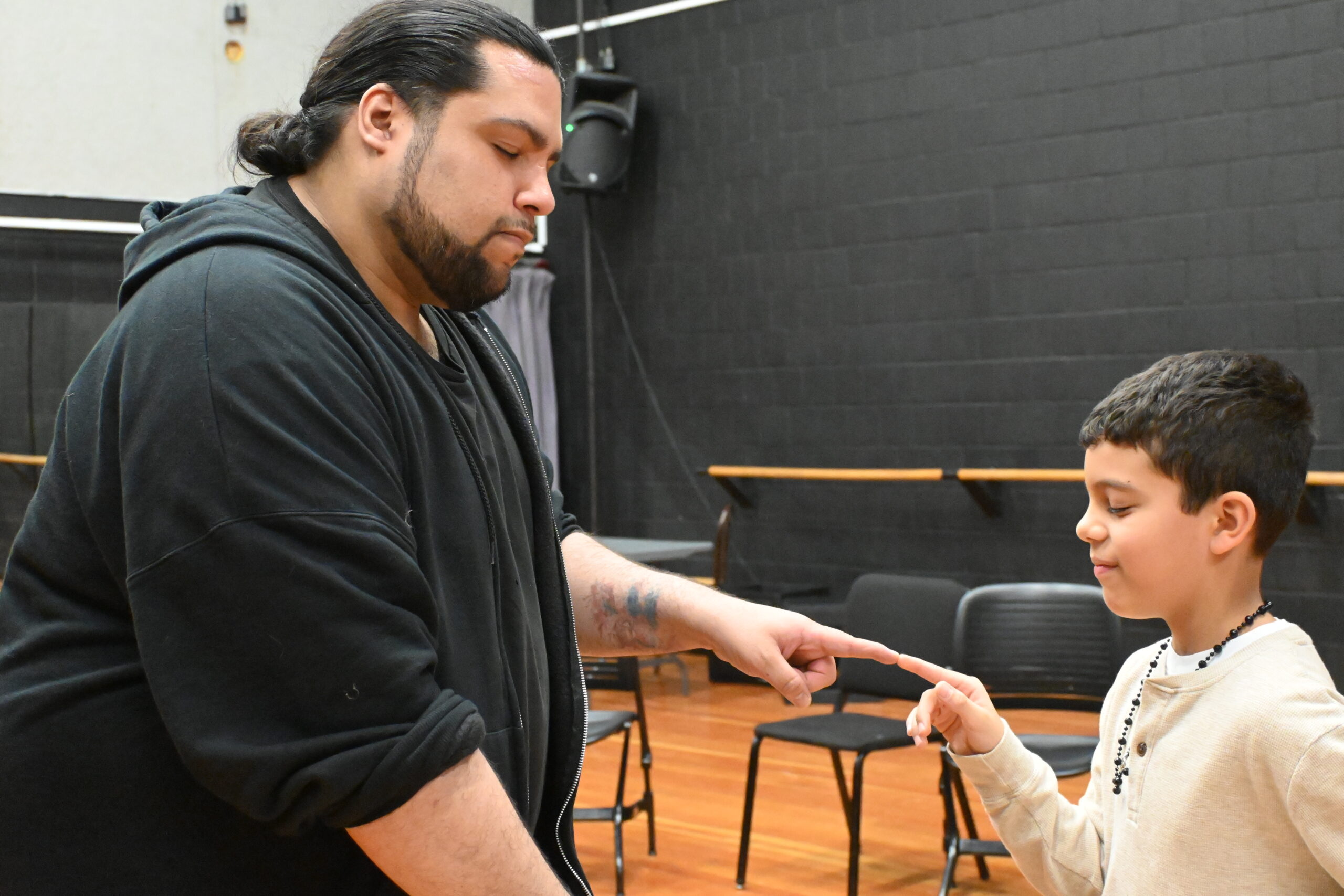 Torres taught a student to perform a little drama while going through a trick. (Credit: Hope Zhu)