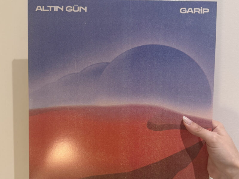 Altın Gün’s vinyl album cover is shown. (Credit: Dalya Turunc)
