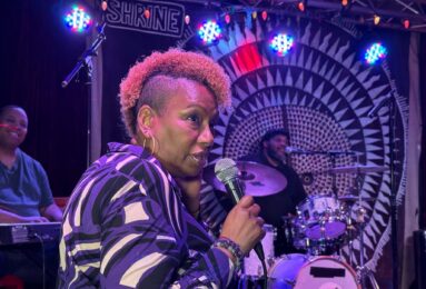 Maria Davis hosts her most recent “MAD Wednesdays” artist showcase in Harlem. (Credit: Junyi Cheng)