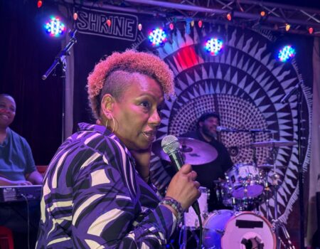 Maria Davis hosts her most recent “MAD Wednesdays” artist showcase in Harlem. (Credit: Junyi Cheng)