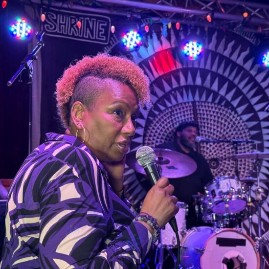 Maria Davis hosts her most recent “MAD Wednesdays” artist showcase in Harlem. (Credit: Junyi Cheng)