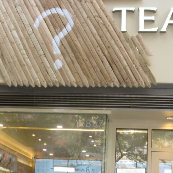 After changing its name to “?” Tea, the shop near Columbia University still filled with customers waiting for their tea orders. (Credit: Haiyi Bi)