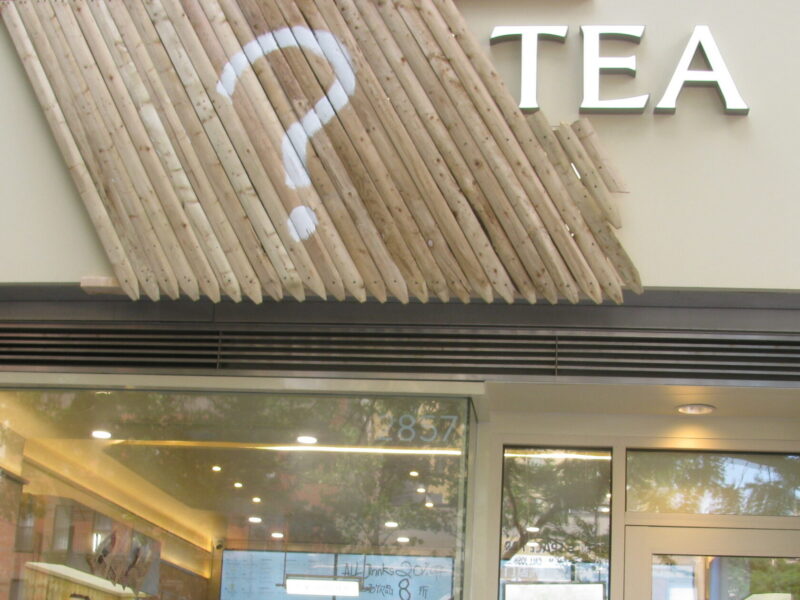 After changing its name to “?” Tea, the shop near Columbia University still filled with customers waiting for their tea orders. (Credit: Haiyi Bi)