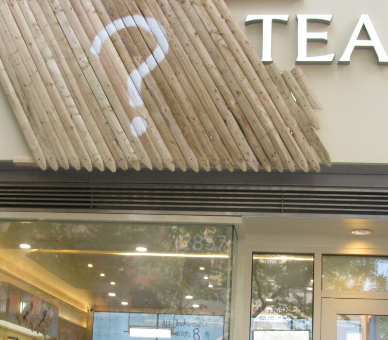 After changing its name to “?” Tea, the shop near Columbia University still filled with customers waiting for their tea orders. (Credit: Haiyi Bi)